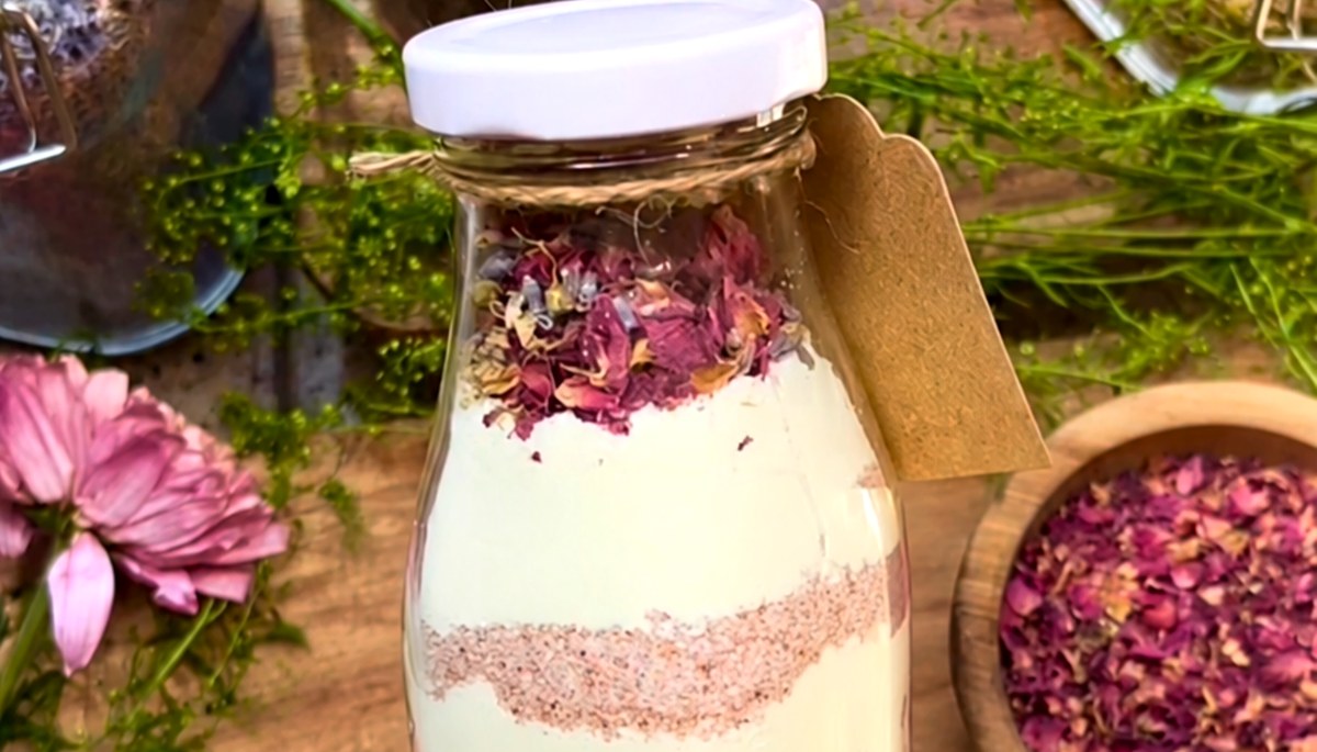 Ash & Eden Essentials layered milk bath with dried rose petals